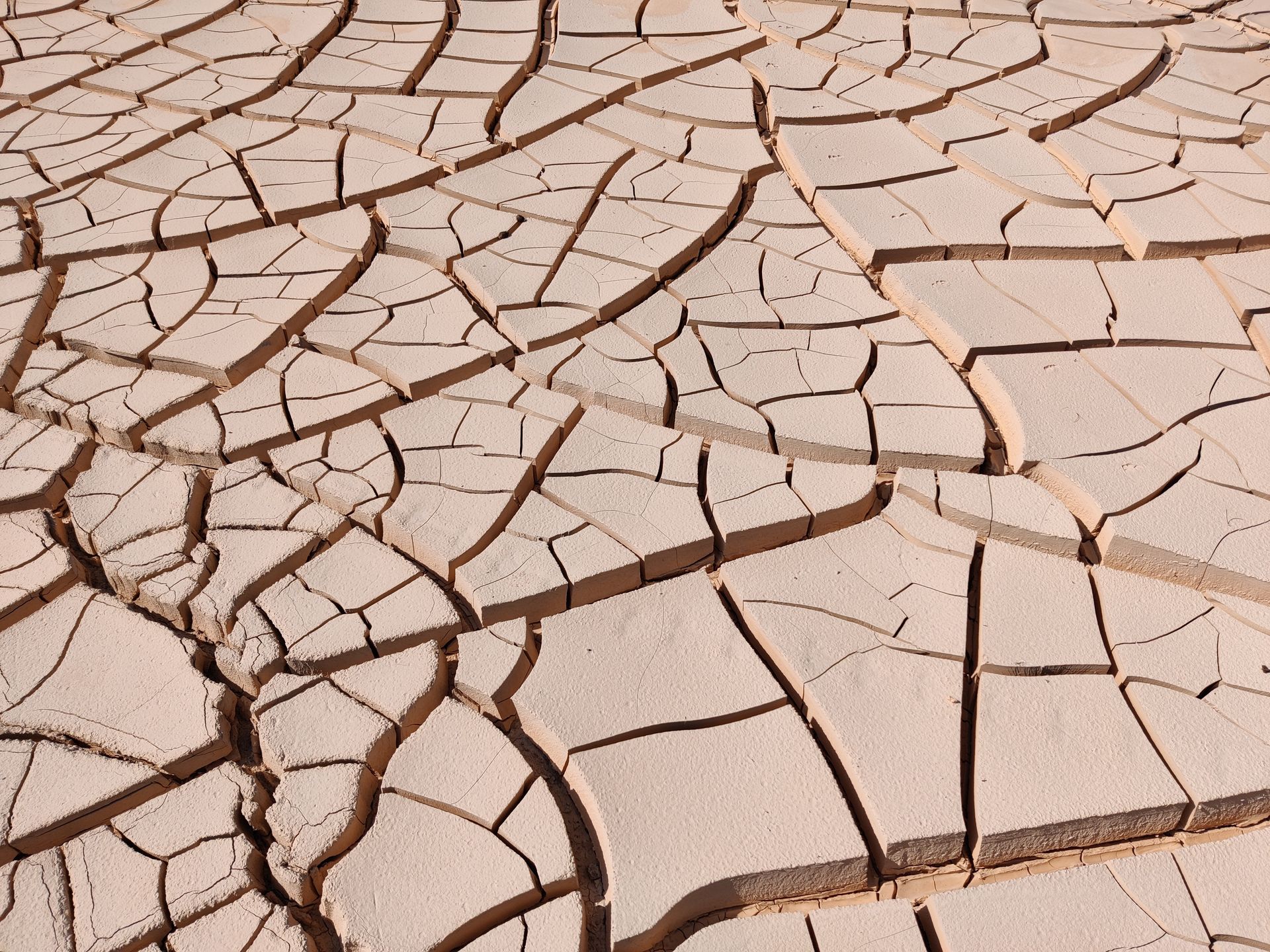 La sécheresse affaiblit les sols, et donc les bâtis qui se trouvent au-dessus